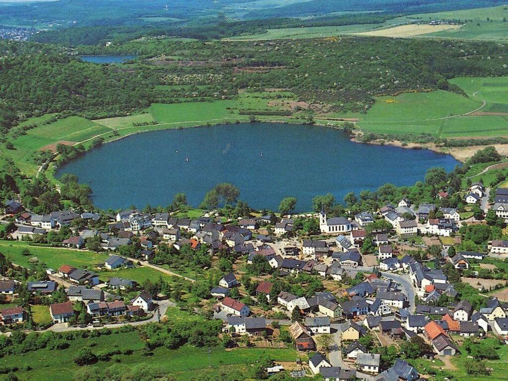 Maarpanorama In Het Maarberg Resort Schalkenmehren Extérieur photo